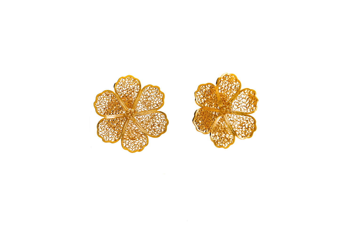 Aretes flores de plata con baño de oro